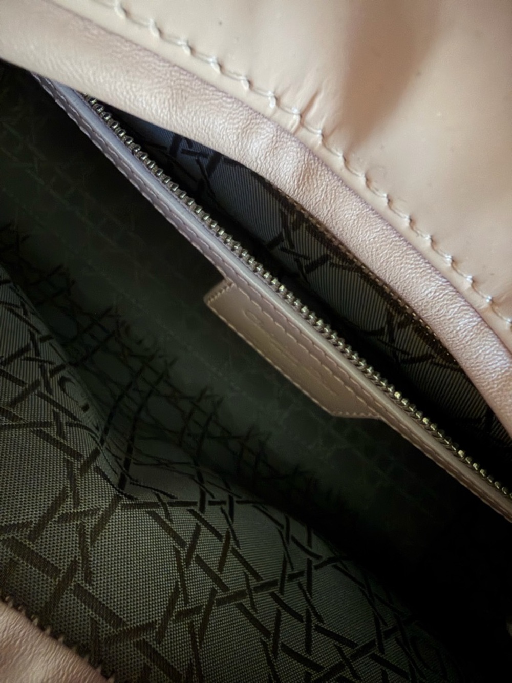 Dior Elegant Light Pink Patent Quilted Top-Handle Women’s Bag lady Dior - Picture 4 of 5